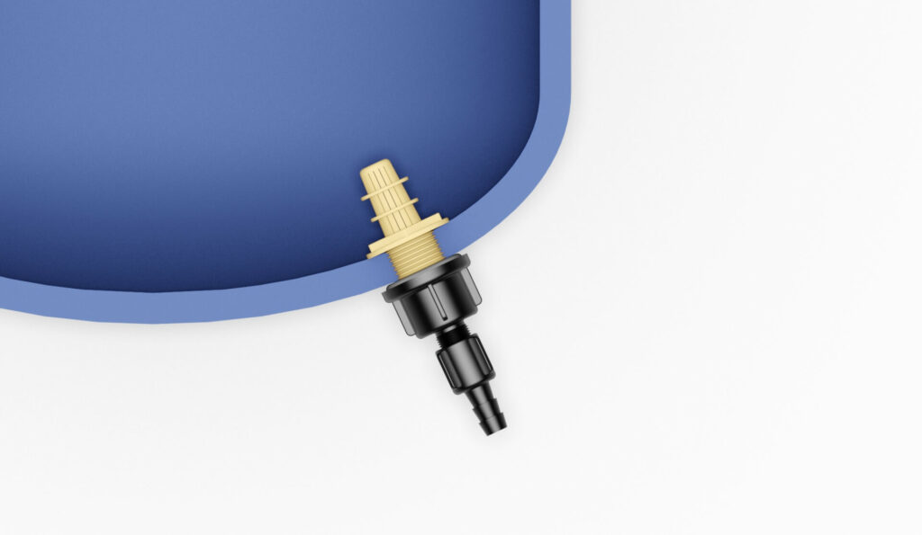 Filterdüse mit einem schwarzen Anschluss und einem goldenen Gewinde auf einem blauen Hintergrund.